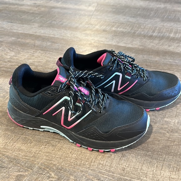 New Balance Shoes - New Balance women’s Shoes 410 size 11W wide V8 trail running shoes